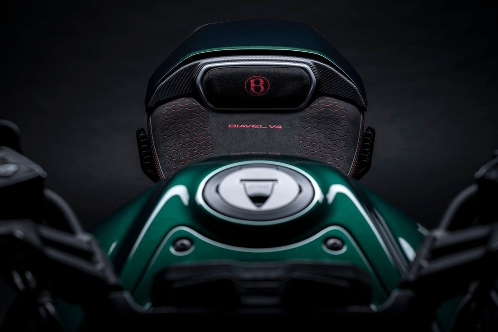 Ducati e Bentley: due serie davvero speciali per la Diavel V4